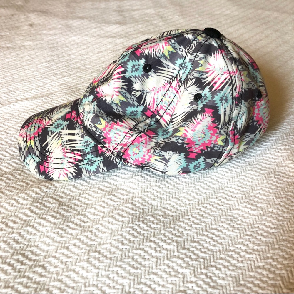 Multicolor hat - Picture 3 of 4